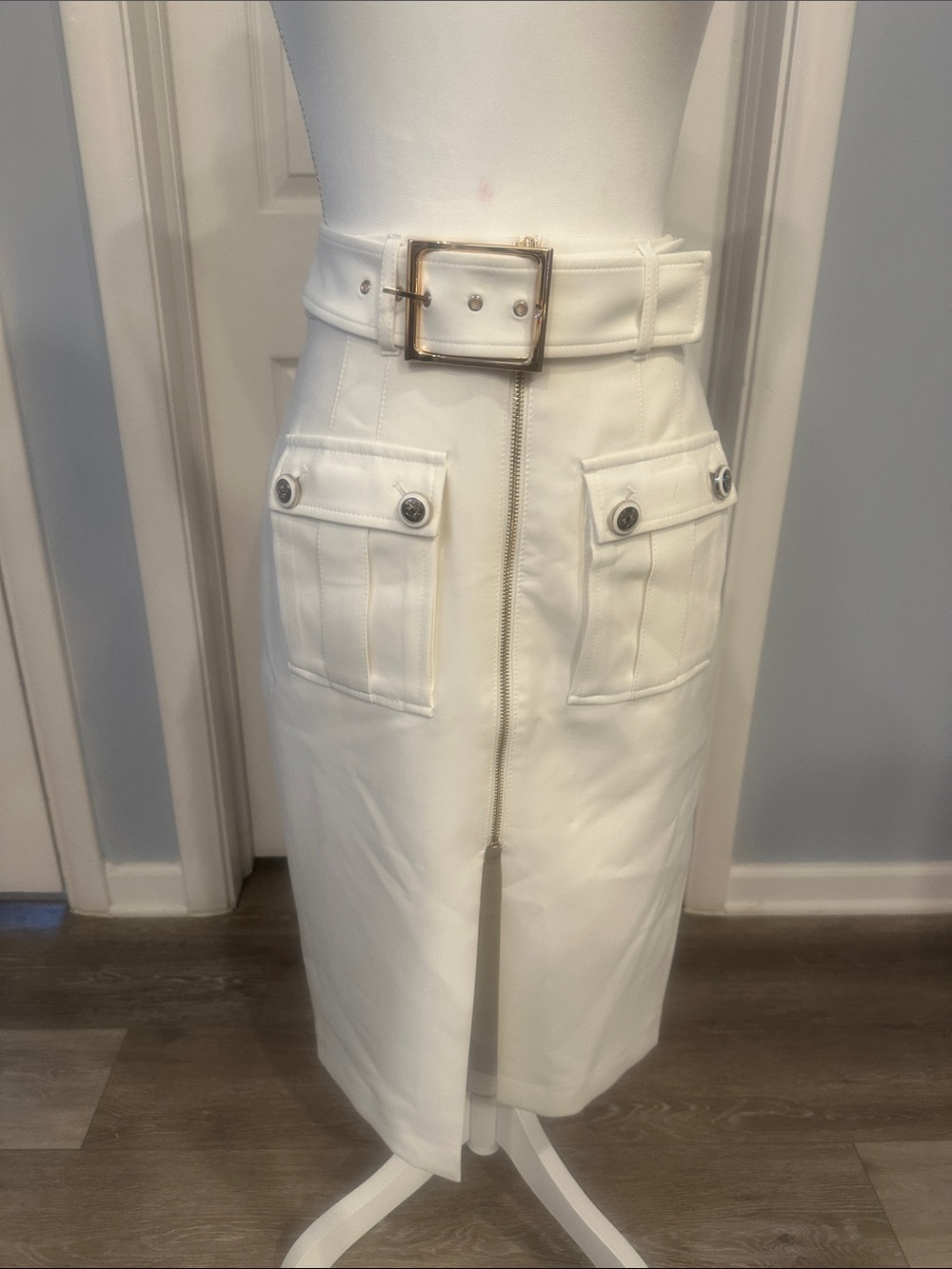 White House Black Market White Front-Zip Pencil Skirt with Belted Waist